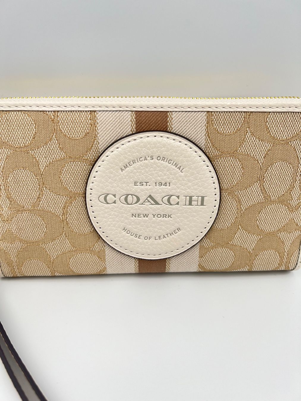 Coach Portamonete: Coach Dempsey large phone wallet weiss/beige – Nuovo e nell'imballaggio originale da Wiedlisbach venduto da Sistershop 1