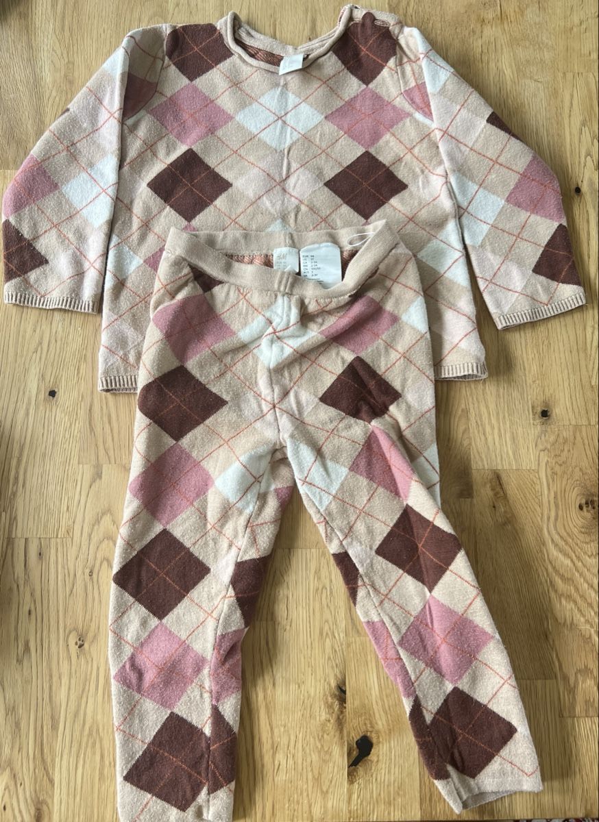 H&M Lotti & Set di vestiti: H&M Hose & Pulli Set Mädchen Gr. 98 – Usato da Zollikerberg venduto da Huglina