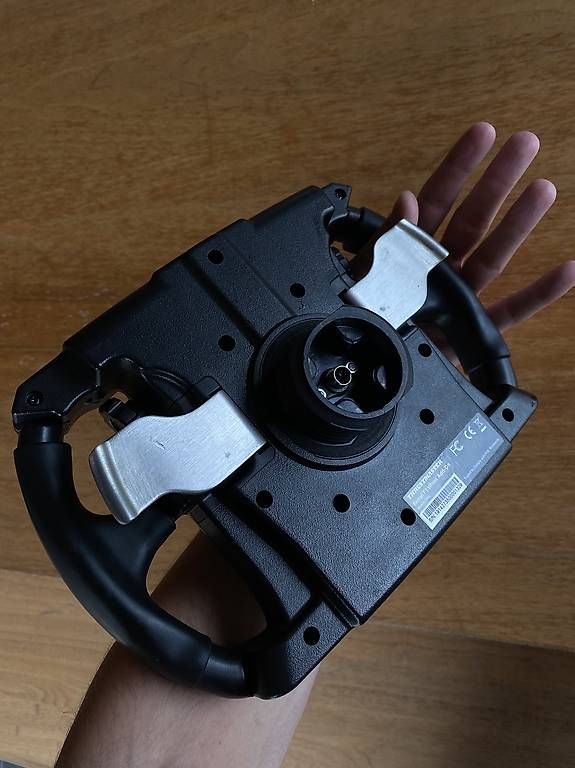 Console: Thrustmaster Ferrari F1 Wheel Add-on – Usato da Hergiswil LU venduto da yannick.w123 2