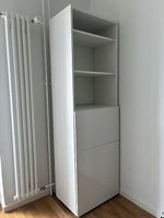 Weisses IKEA Regal