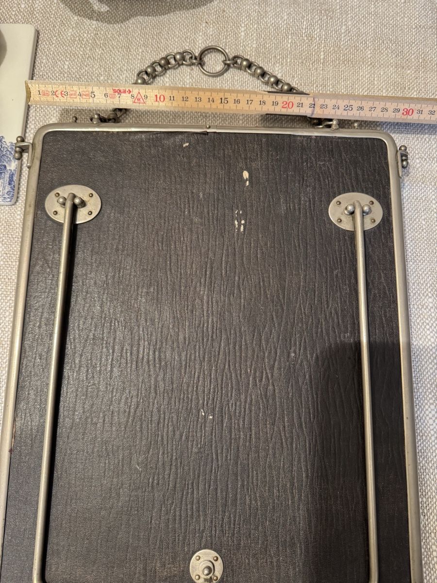 Specchi: Large vintage Tri-Fold Mirror with Chain and Stand. – Usato da Basel venduto da FlorinBasel 5