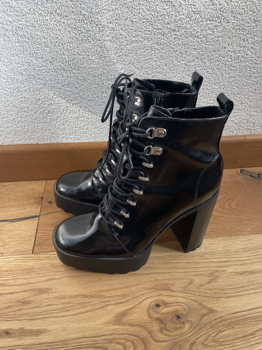 Zara Scarpe da donna: Patent Black Lace Up Platform Boots - Size 39 – Nuovo (secondo la descrizione) da Roche VD venduto da closetcleanse 6