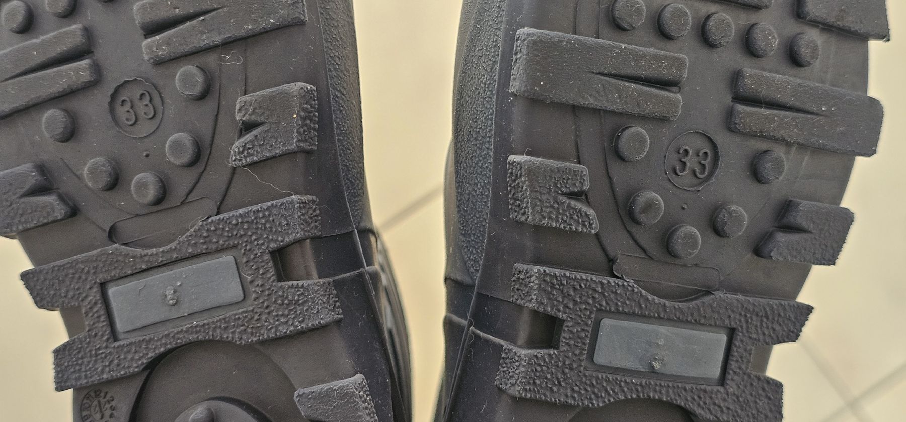 Chaussures garçon: Winterfeste Gummistiefel, Grösse 33 – D'occasion à Chur par Aleksandra6 3