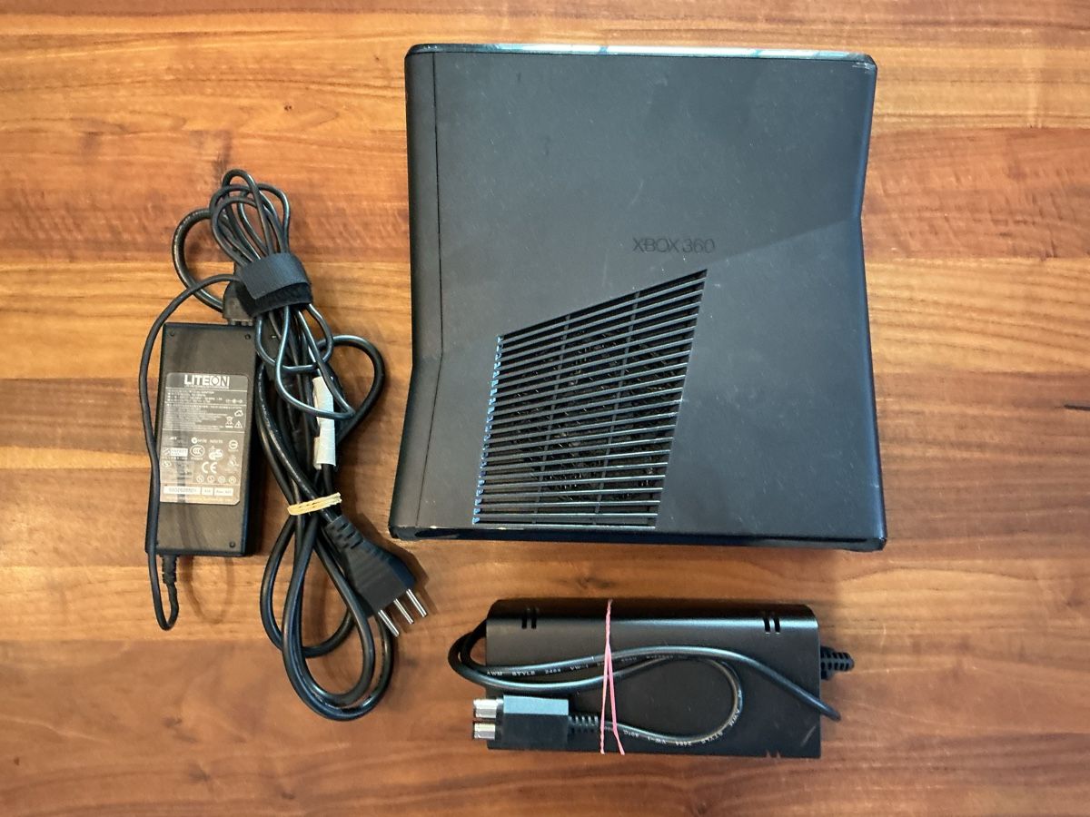 Giochi: Xbox 360 Konsole mit 2 Controller + Games, Top Zustand! – Usato da Neerach venduto da LaSchmetta7078