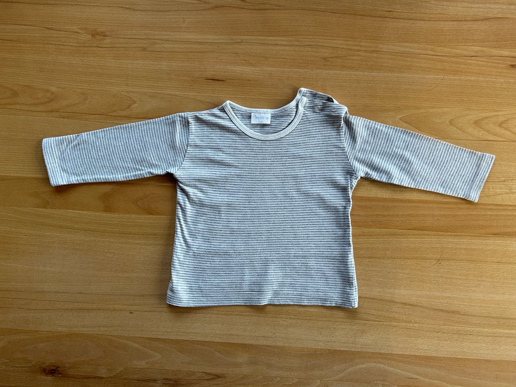 Camicie, Top & T-shirt: Beige/Hellgrau gestreiftes Langarmshirt Grösse 74/80 – Usato da Grosswangen venduto da che_gr
