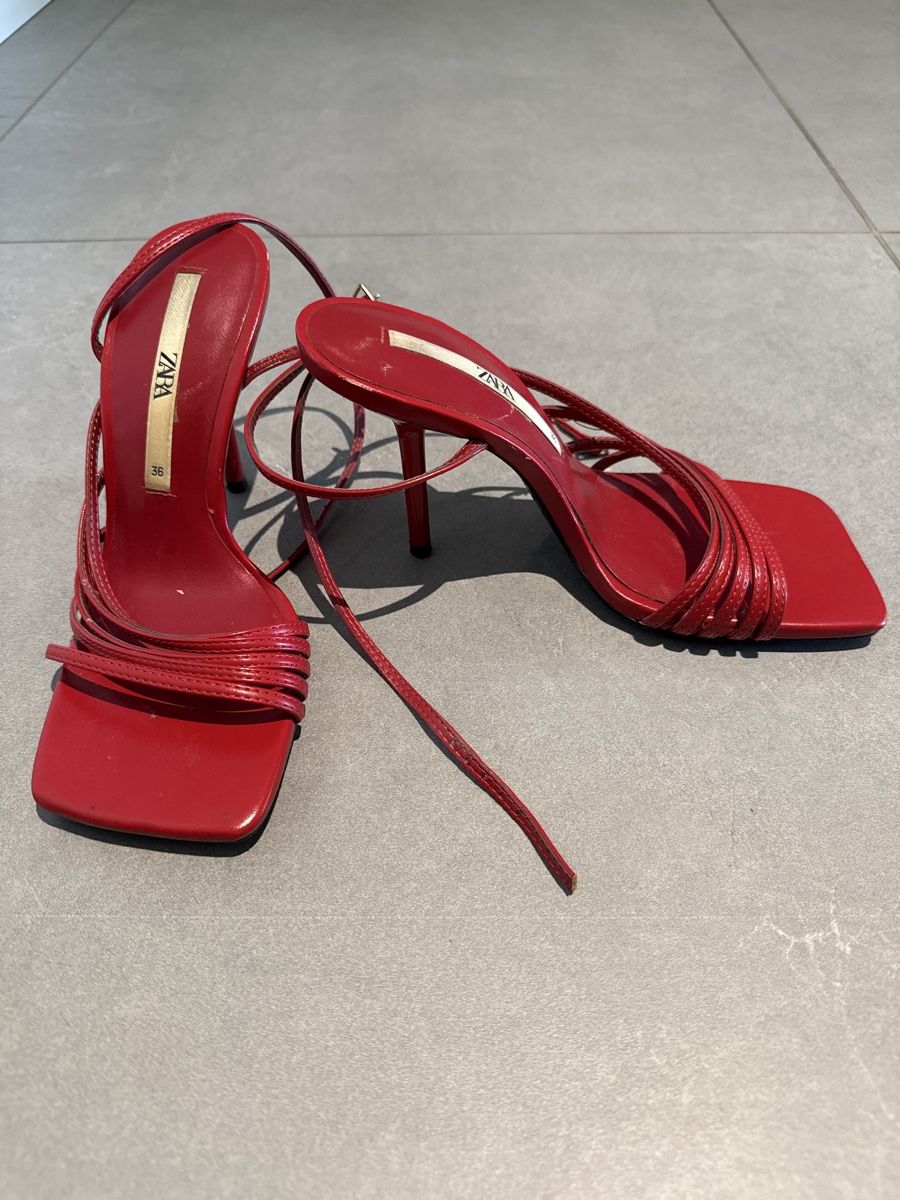 Scarpe da donna: Sandales à talons - Zara – Usato da Fribourg venduto da Mya_Asb 1