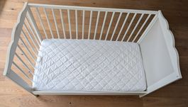 IKEA Hensvik Babybett +Matratze,Randschutz,Molton,Leintücher
