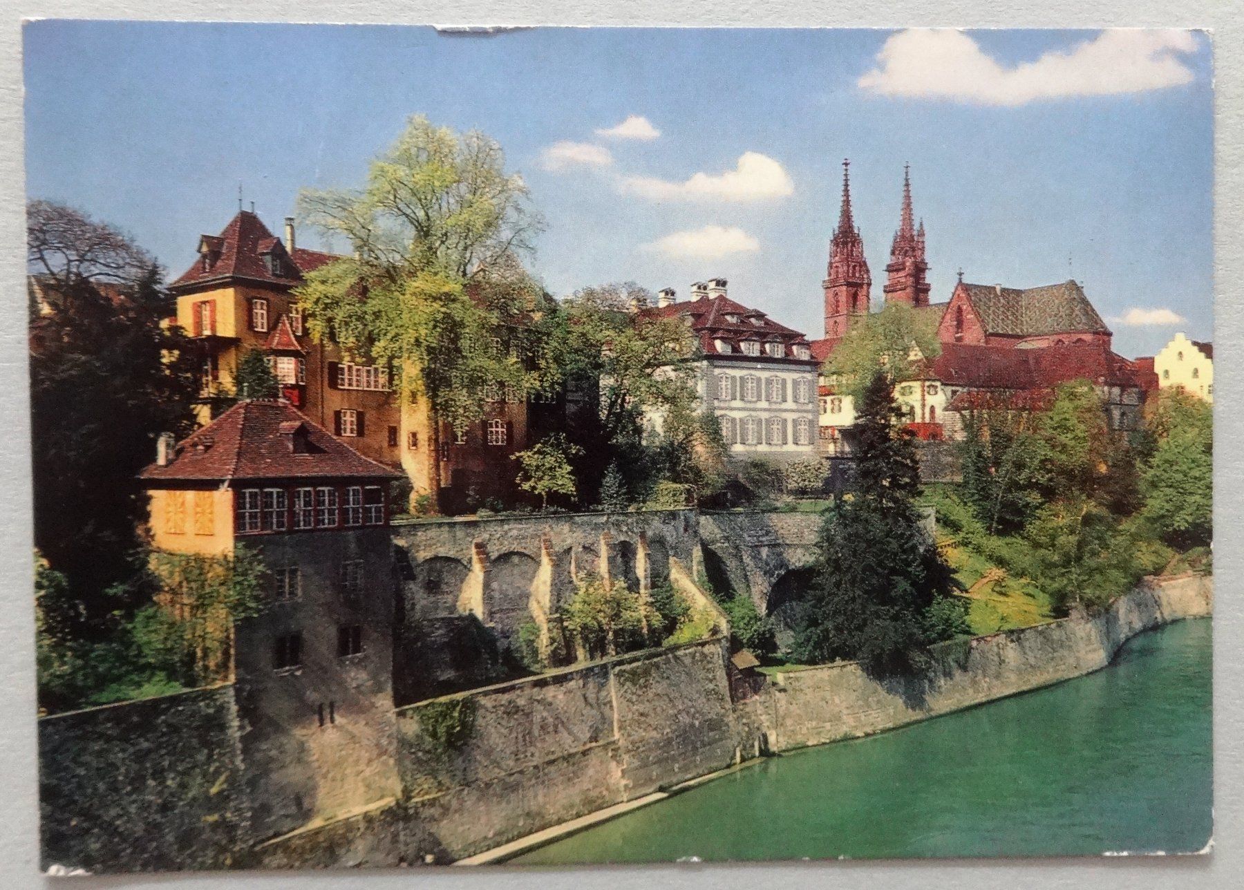 Cartoline postali: Basel - Deutschrittergarten mit Münster – Difettoso da Fétigny venduto da Billy2miny