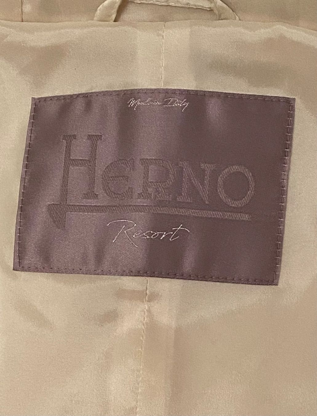 Herno Cappotti: Wunderschöner Mantel, neu, von HERNO – Nuovo (secondo la descrizione) da Triesen venduto da vla_z6rh 8