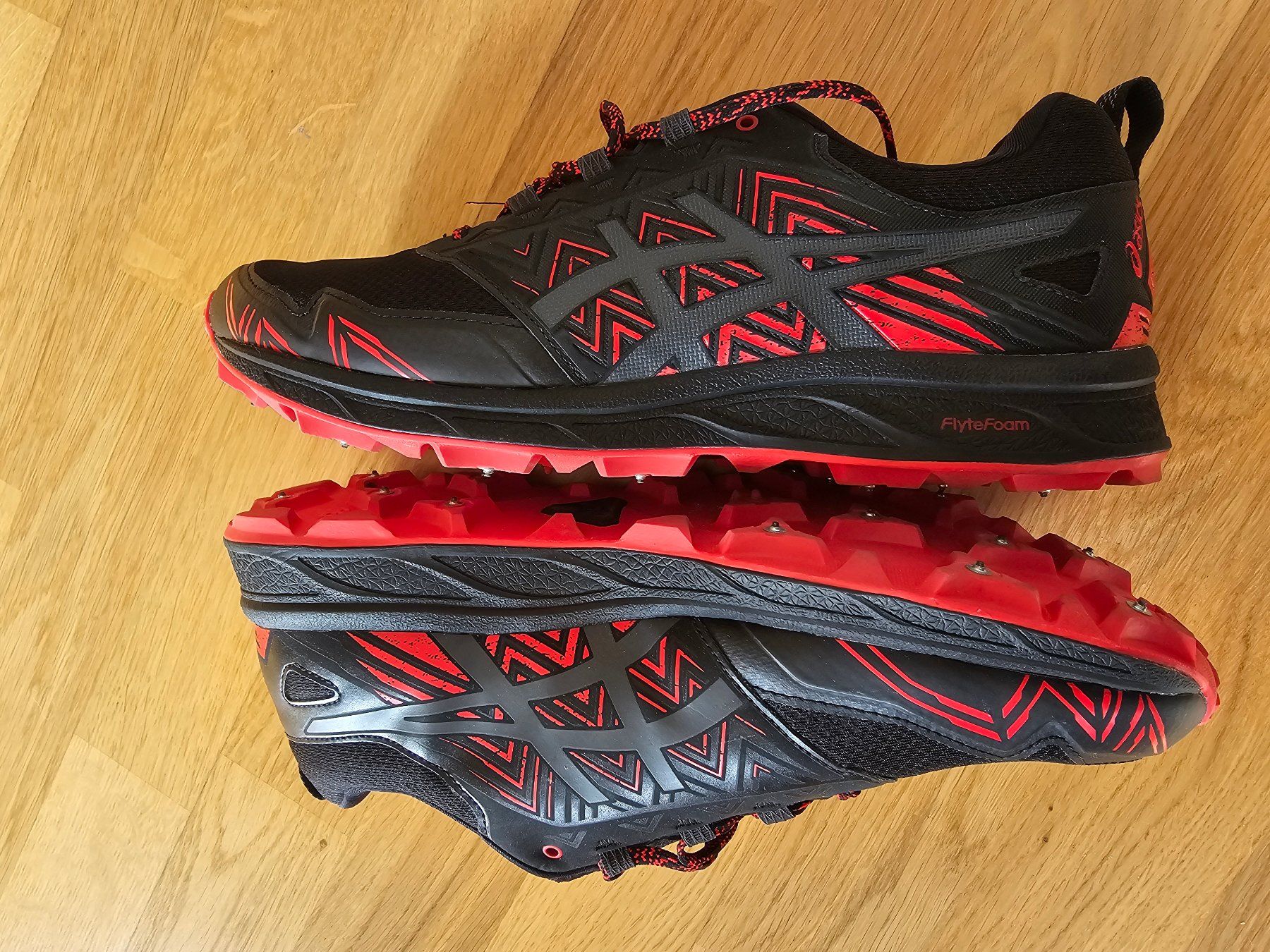 Asics Herrenschuhe: Asics -Runningschuhe mit Spikes Gr. 42,5 – Neu (gemäss Beschreibung) aus Bern von Marco0165 1