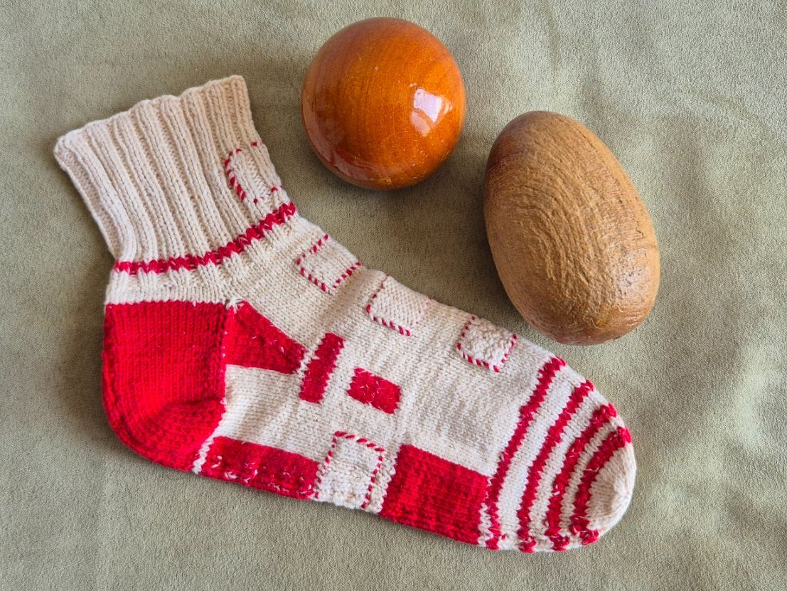 Articles en bois: Flicksocke / Stopfsocke mit Stopfei und Stopfkugel – D'occasion à Eggersriet par Fredb