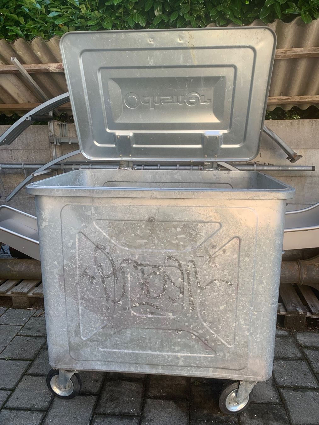 Autres articles bureau & commerces: Schöner, Ochsner Container Abfallcontainer 800 Liter – D'occasion à Wallisellen par zappenduster 3