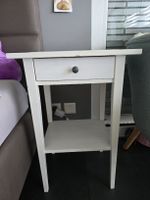 Nachttisch weiss mit Schublade und Fach guter Zustand