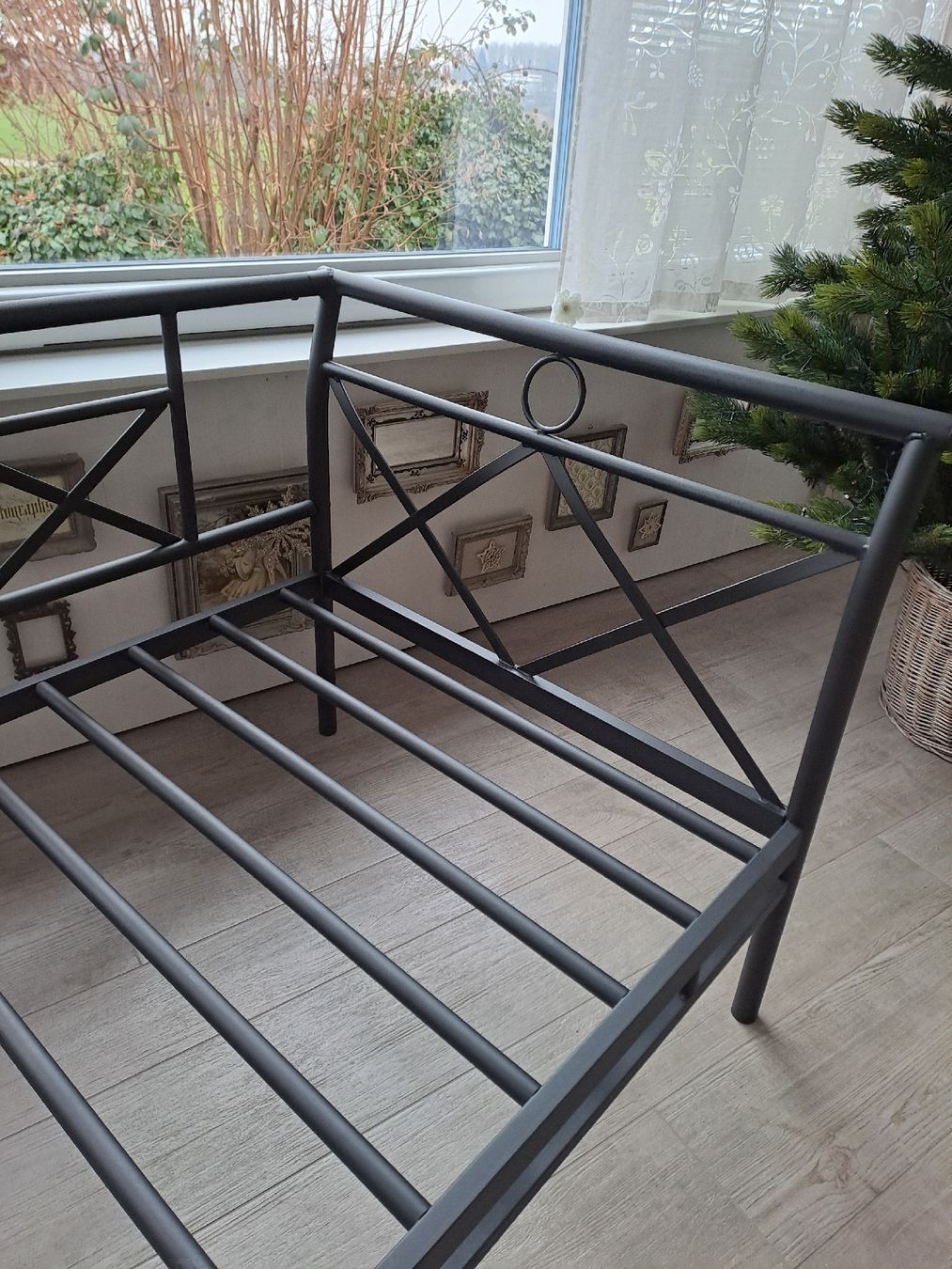 Lits: Bettgestell, Eisen, ohne Matratze, Sofa – D'occasion à Zuchwil par Heraelvira 2