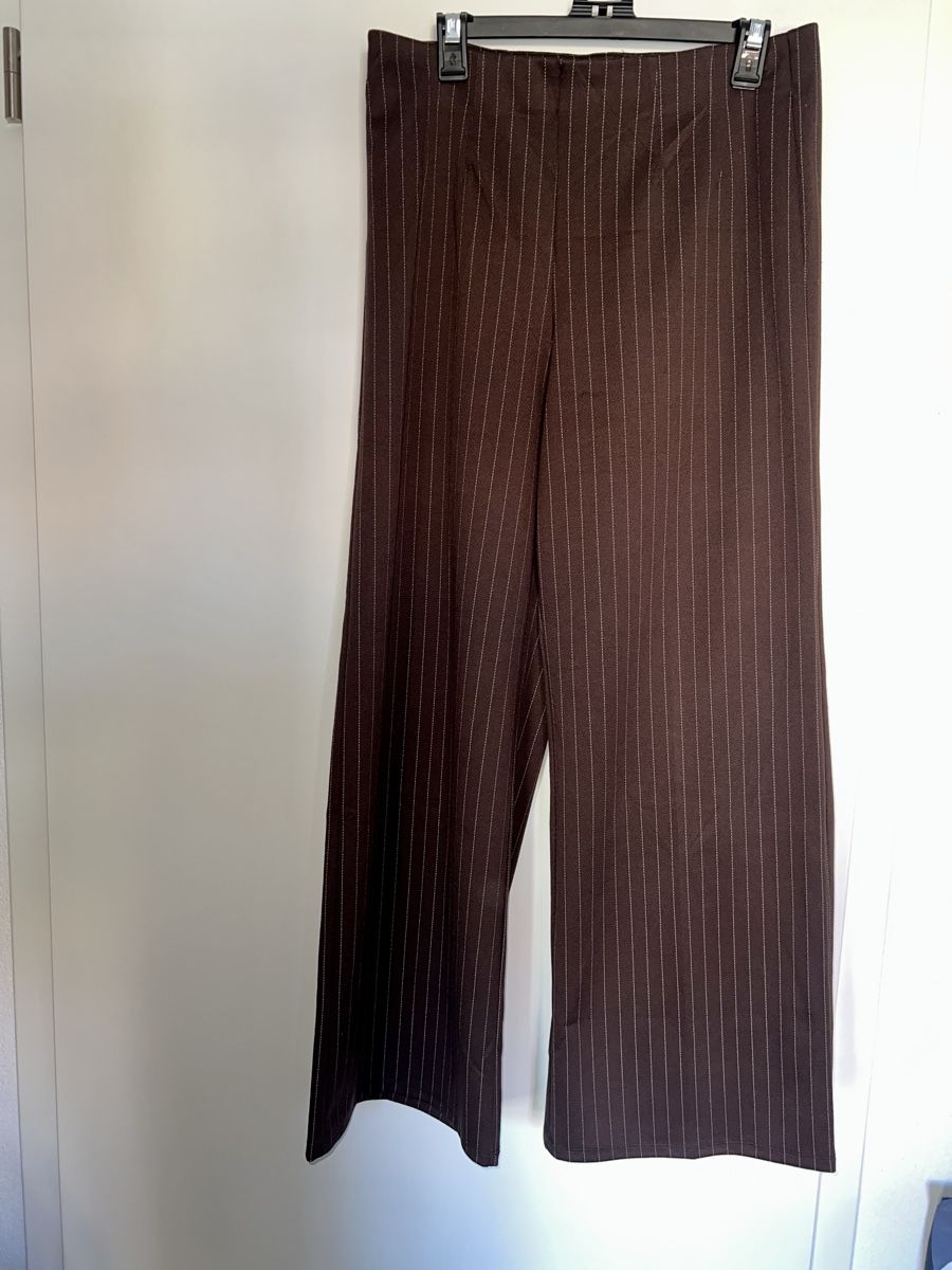 H&M Hosen: Pantalon rayé marron, élégant, taille M – Neu (gemäss Beschreibung) aus Châtel-St-Denis von Calou1820