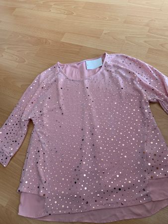 Joli pull rose de fête paillettes t. 40 neuf