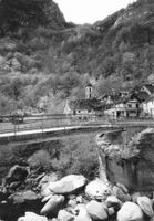 Foroglio (TI) Valle Bavona Chiesa e cascata 1965 G