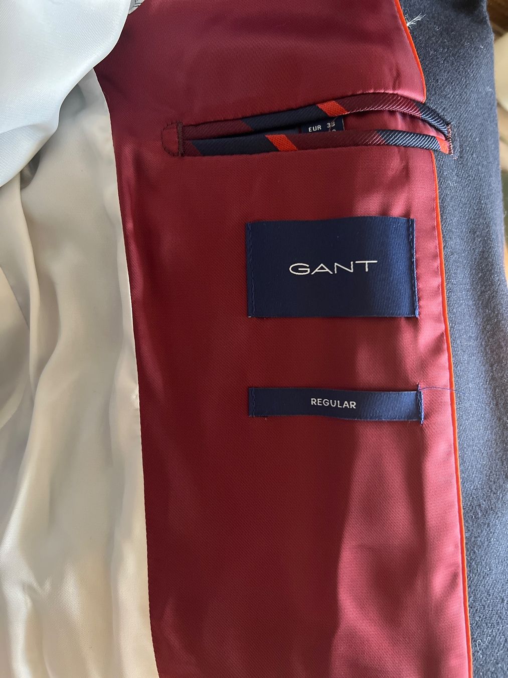 Gant Giacche: Veste blazer GANT bleu marine taille 38 Regular – Usato da Nyon venduto da ikel78