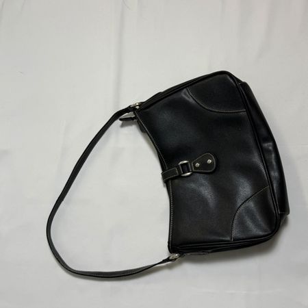 Schultertasche Damen schwarz mit Reissverschluss gebraucht