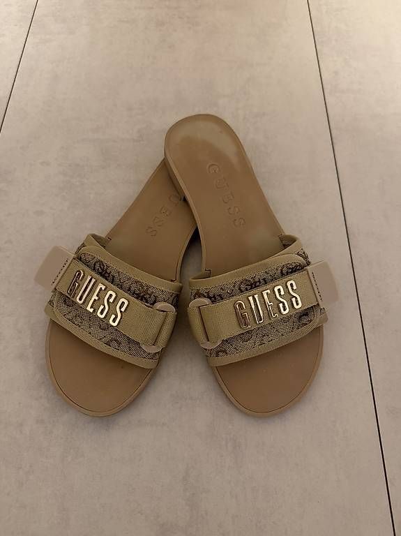 Scarpe da donna: Guess Slides beige – Usato da Rorschach venduto da Tara234