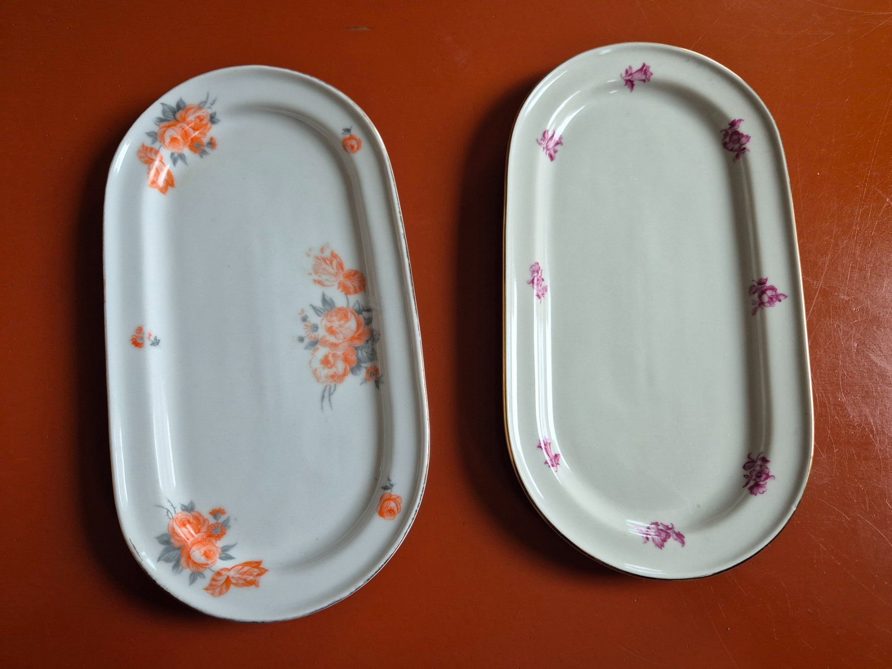 Piatti di portata: Zwei alte Servierplättchen mit Blumenmuster – Usato da Zürich venduto da jstsyysndby