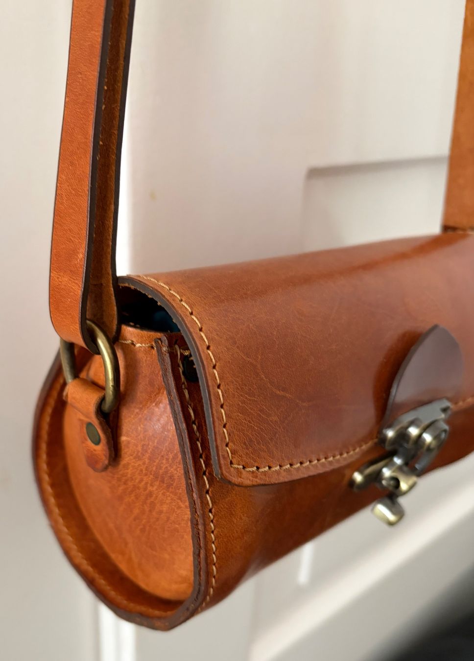 Borse da donna: Leder Umhänge - Tasche rund – Usato da St.Gallen venduto da Boergie 2