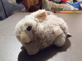 Hase liegend, grau/weiss, Friends