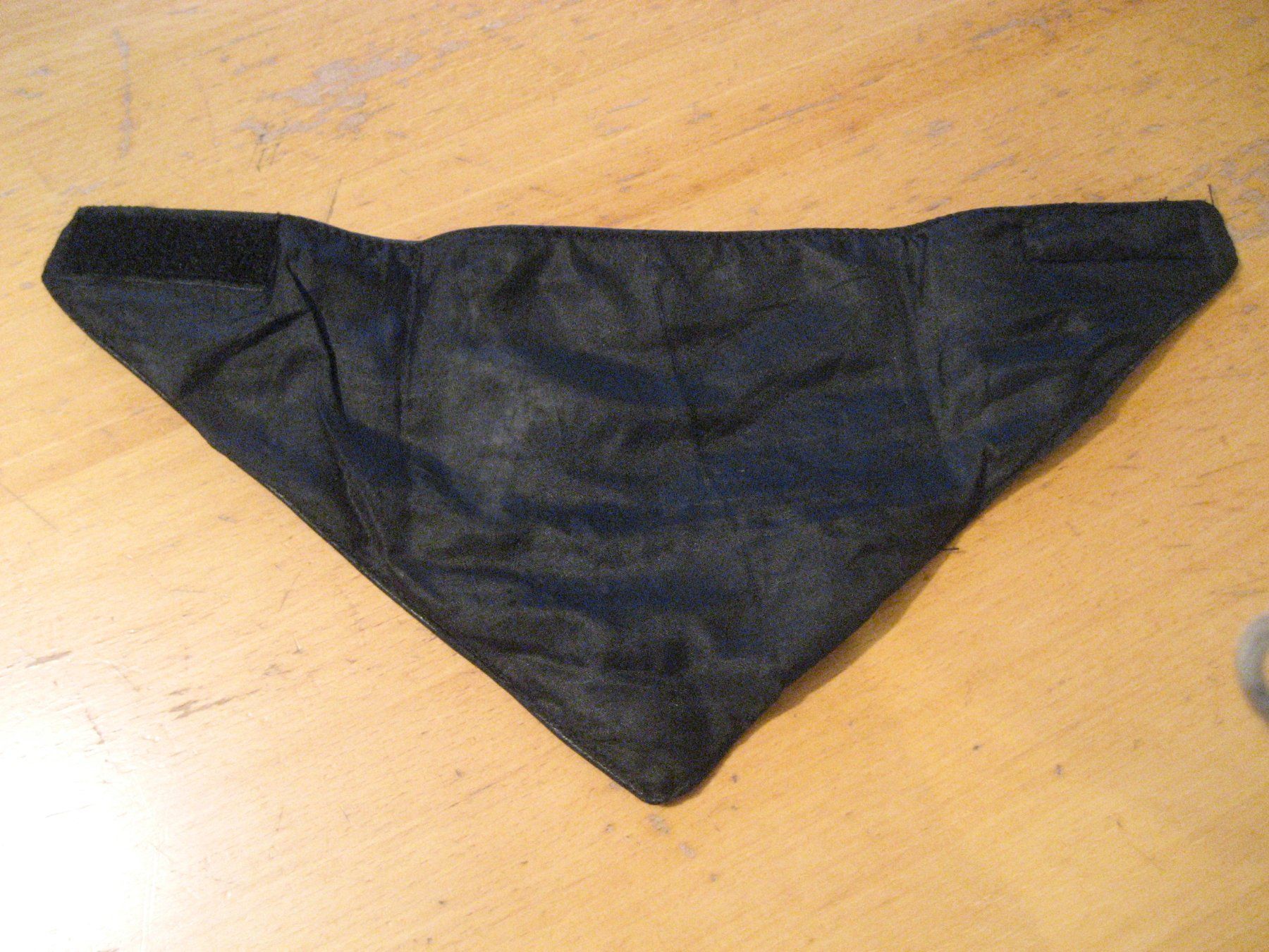 Foulard & Sciarpe: Dreiecktuch Leder, col. schwarz – Usato da Unterengstringen venduto da Olifant4 1