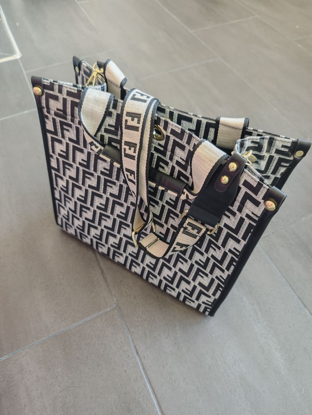Autres vêtements & accessoires: Business bag – D'occasion à Rothenfluh par Carly_Q 1