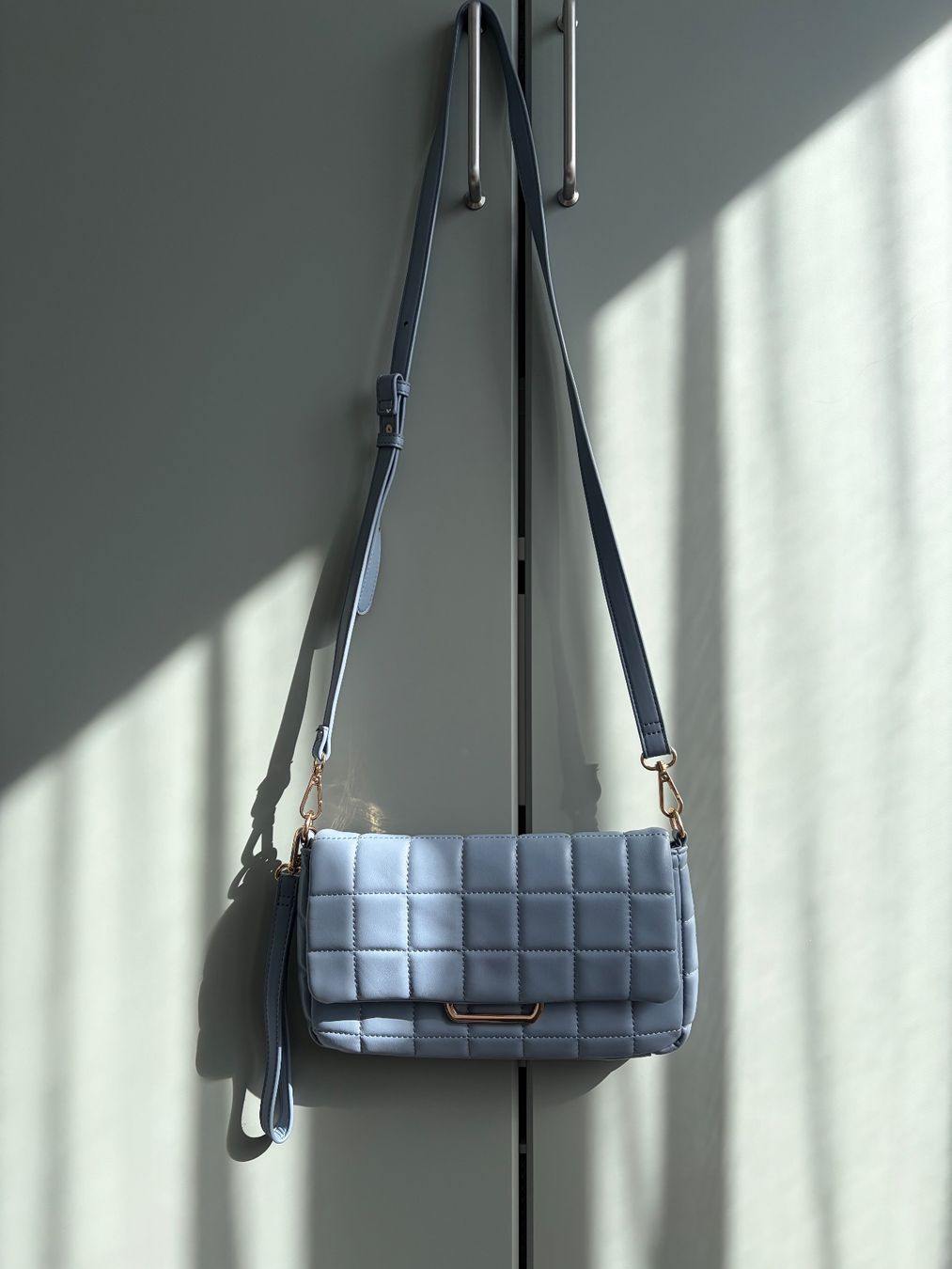 Hallhuber Borse da donna: Handtasche Steppoptik hellblau mit Trageriemen – Usato da Bütschwil venduto da melilissi1 1