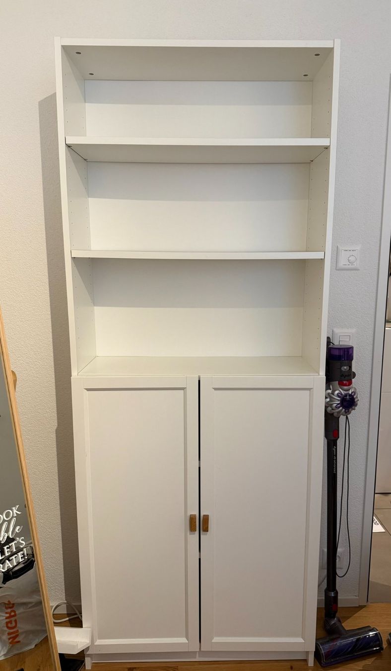 Ikea Scaffali: Billy Regal IKEA mit Türen – Usato da Rüti ZH venduto da leairina