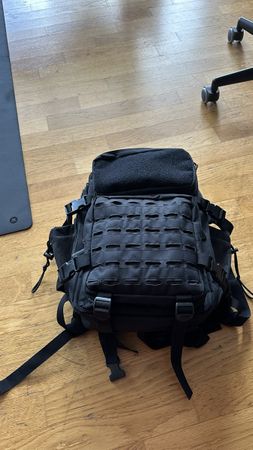 Taktischer Rucksack, schwarz, ca. 25-30 L