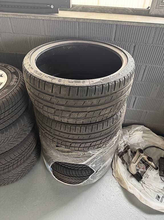 Pneus & Roues: Winterreifen 235/35/19 – D'occasion à Menziken par rob_z8tq 3