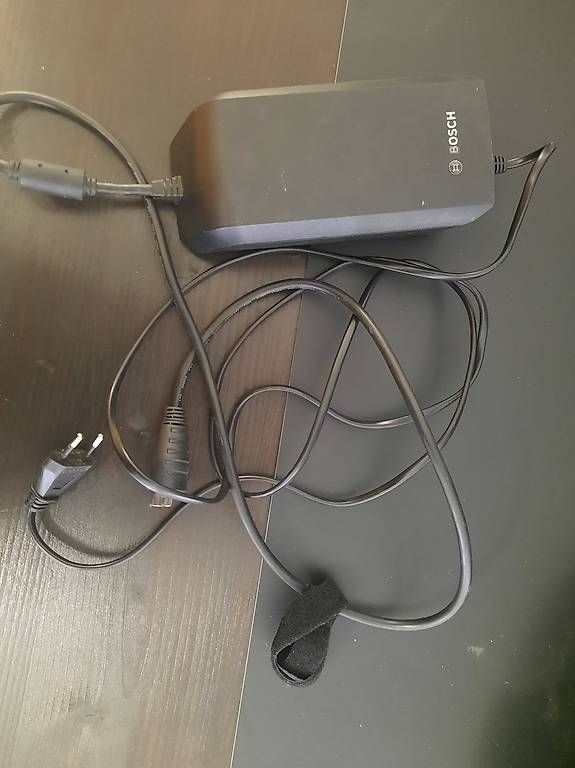 Caricabatterie: Chargeur rapide batterie Bosch 36V 4Ar  – Usato da Neuchâtel venduto da Bykarl_Neuchatel