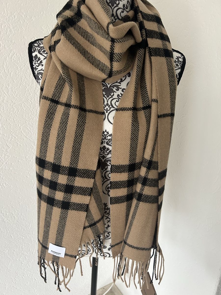 Burberry Foulard & Sciarpe: Sciarpa BURBERRY – Nuovo (secondo la descrizione) da Locarno venduto da Matic04 1