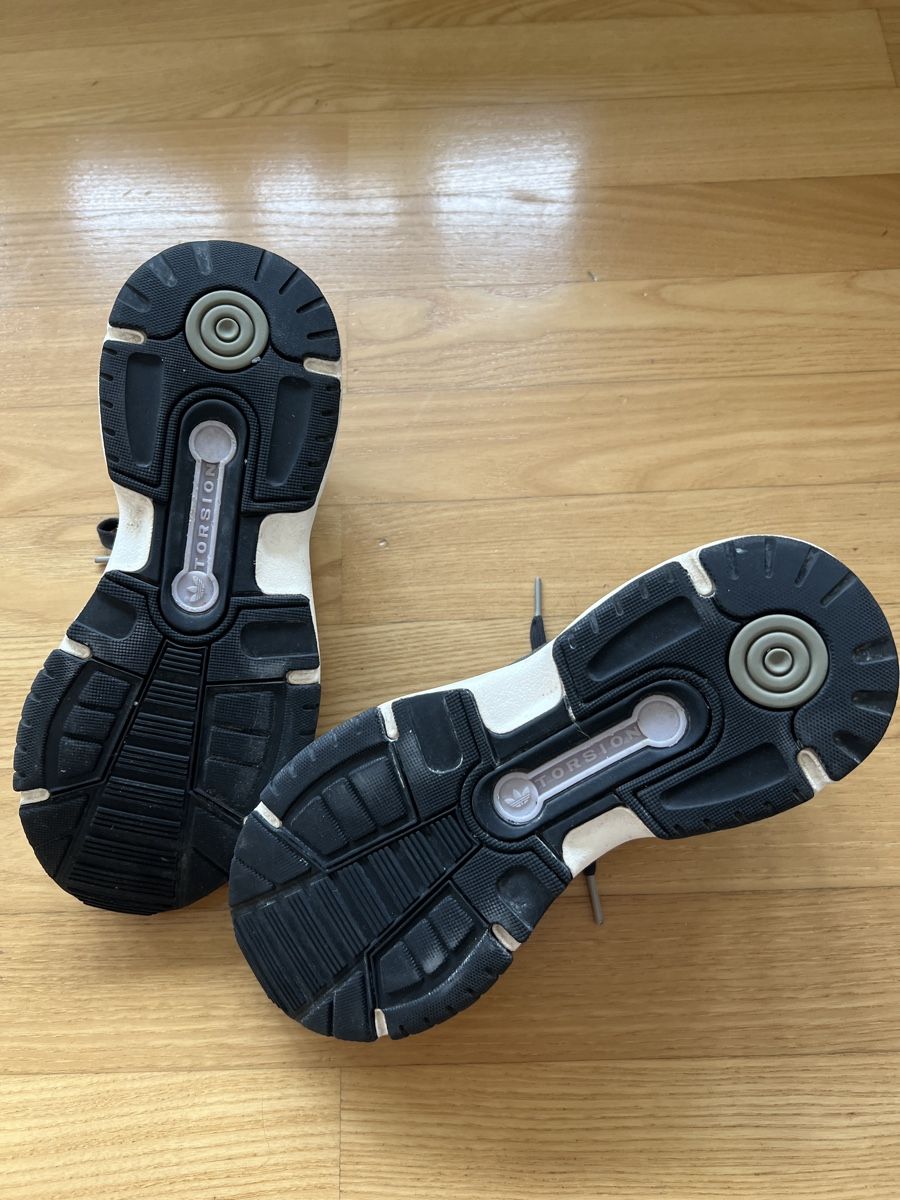 Adidas Scarpe da uomo: Adidas Sneaker, Grau-Weiss, Grösse 40 – Usato da Zürich venduto da Tibet75 1