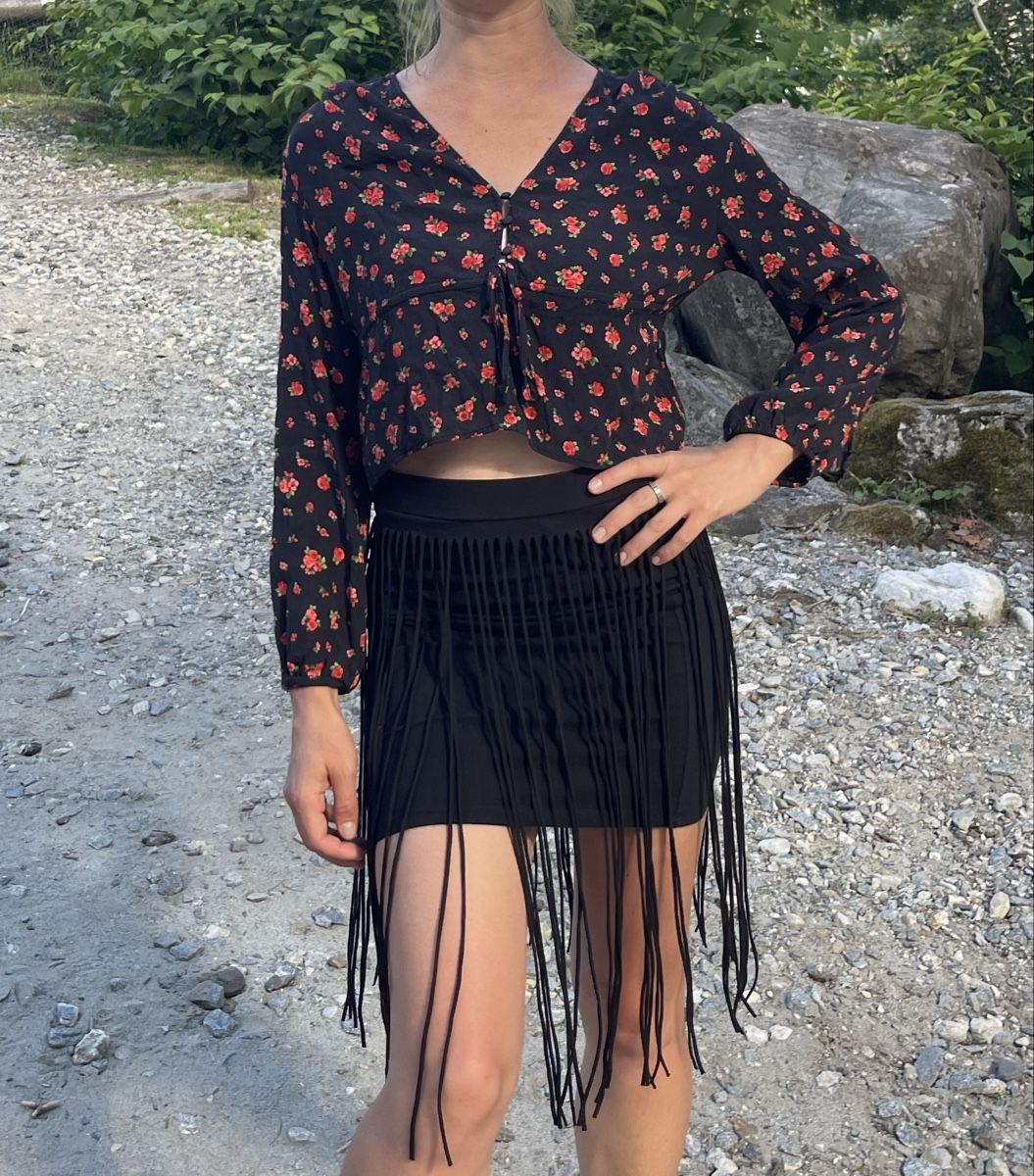 Mango Top: Mango Top corto -viscosa floreale con frange – Nuovo (secondo la descrizione) da Gordevio venduto da LanaZimm