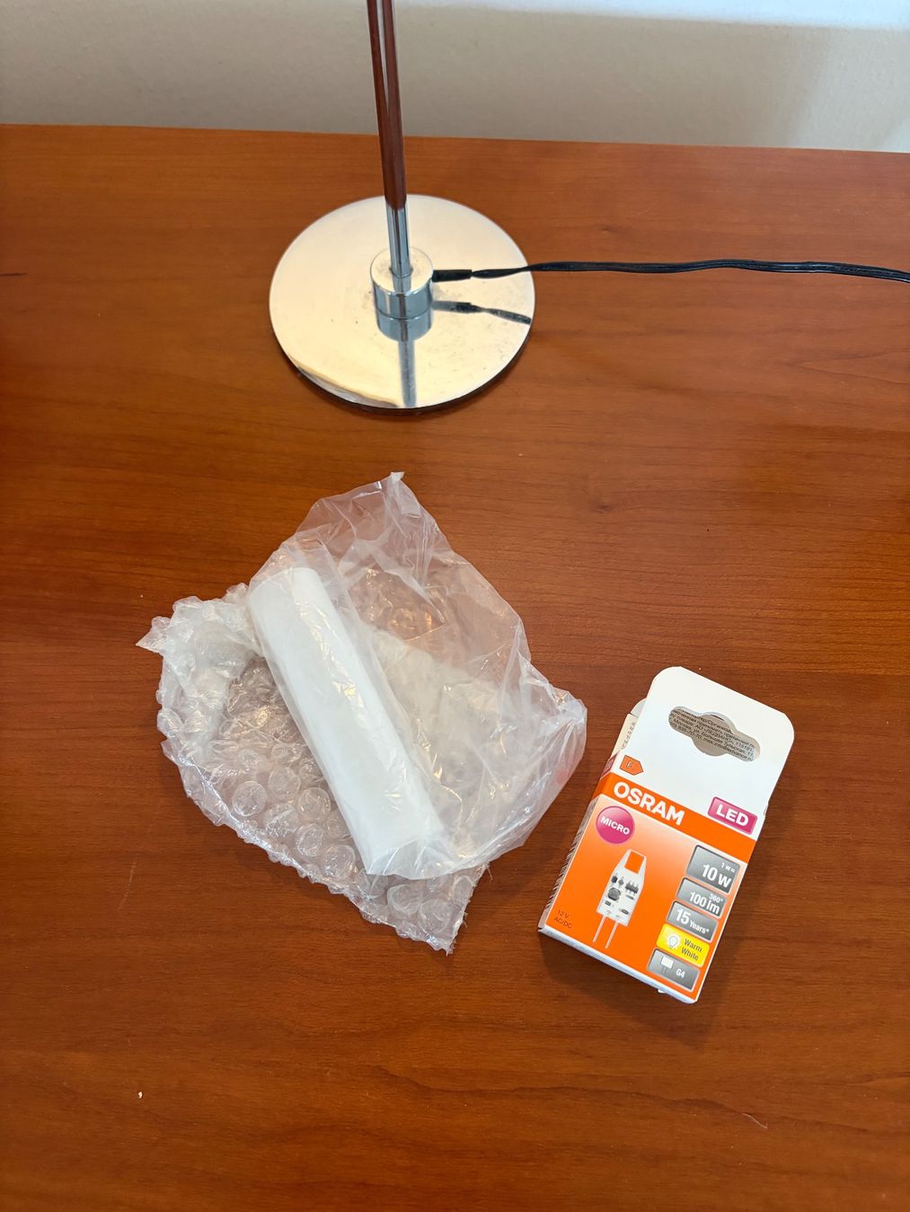 Lampade: Tischlampe, Chrom mit Milchglas – Usato da Luzern venduto da Lampion 3
