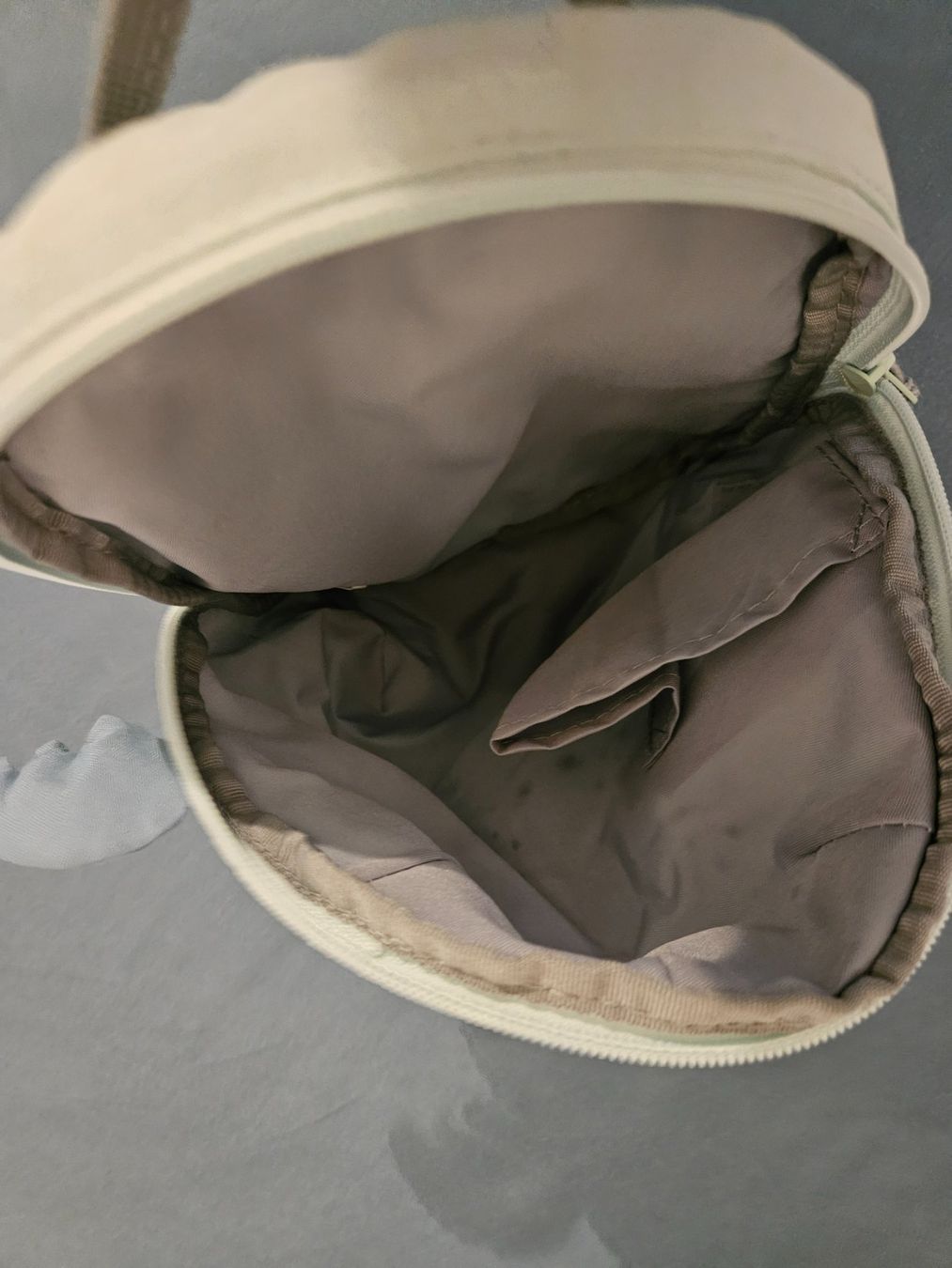 Borse & Zaini: Süsser Kinderrucksack Drache, beige, neuwertig – Nuovo (secondo la descrizione) da Sennhof (Winterthur) venduto da HG2019 2
