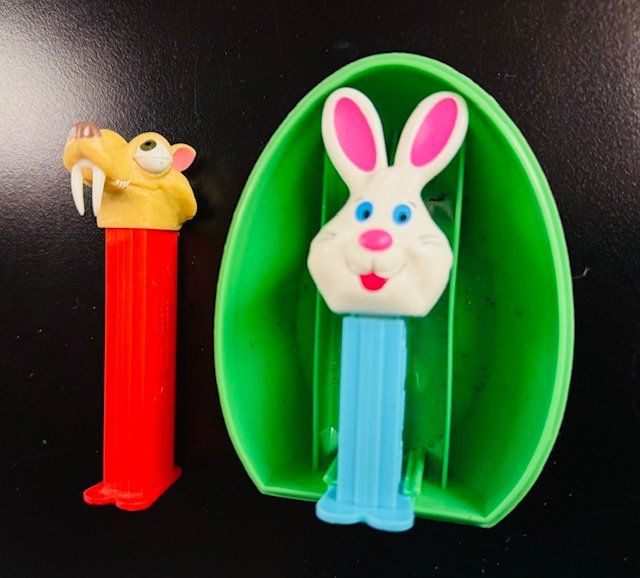 Pez Statuette: PEZ Spender für Sammler – Usato da Zollikon venduto da cyberbambi123
