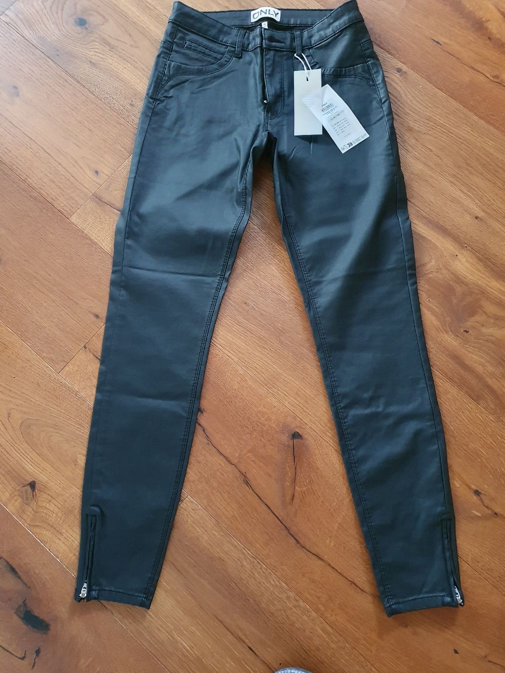 Only Pantalons: Damen Hose – Neuf avec emballage d'origine à Fischingen par nad_fxf2
