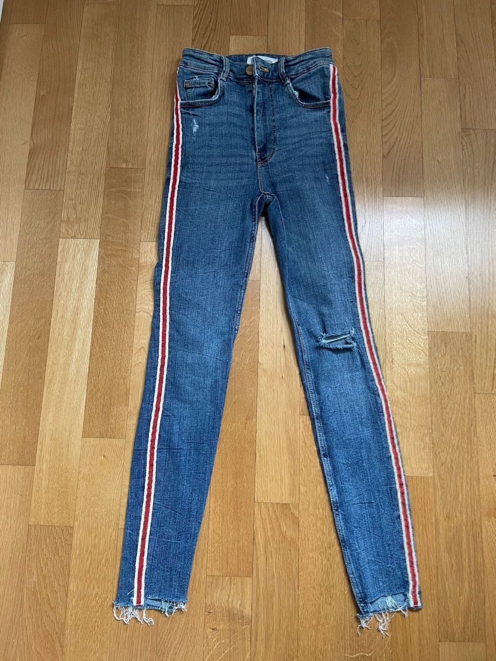 Zara Jeans: Zara highwaisted Jeans – Nuovo (secondo la descrizione) da Grenchen venduto da iagiag