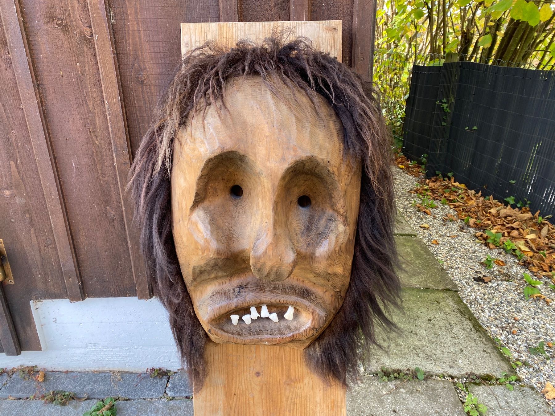 Altro in Antiquarato & Arte: wunderschöne riesige Walliser Holzmaske – Usato da Feldbach venduto da Olive1 1