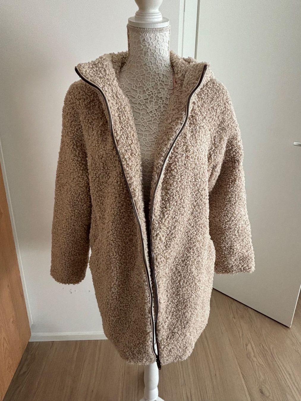 Mäntel: Sehr schöner Mantel hell-beige 36 – Gebraucht aus Zürich von McQeen 1