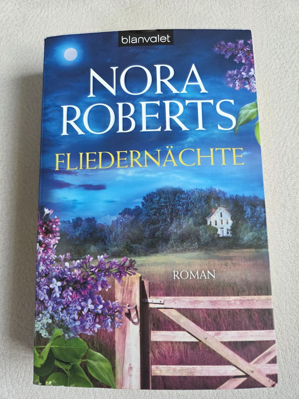 Libri: Nora Roberts - Fliedernächte – Usato da Bergdietikon venduto da Tanne_10