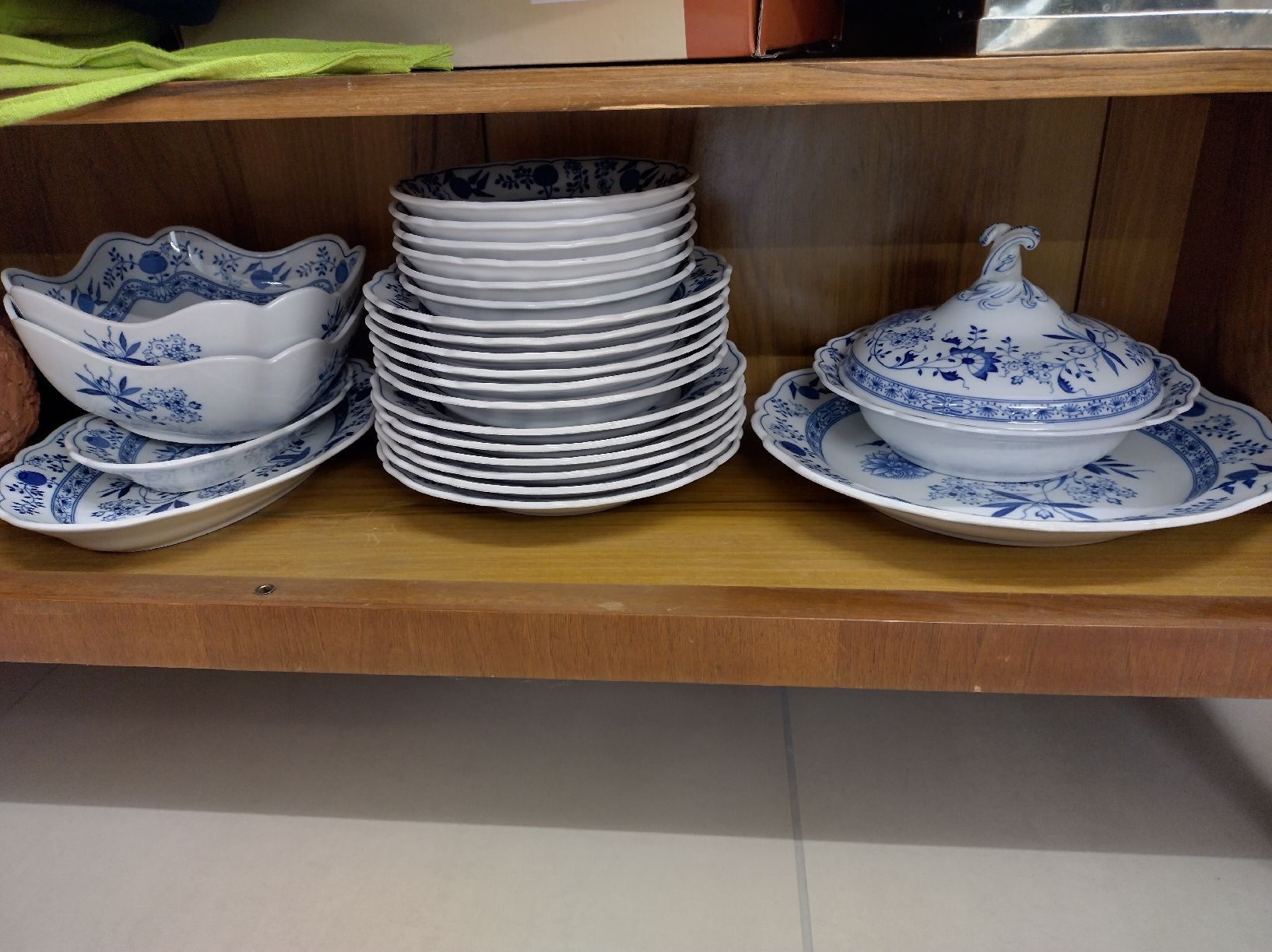 Hutschenreuther Set di piatti: Tafel Service – Usato da Thayngen venduto da Mick001