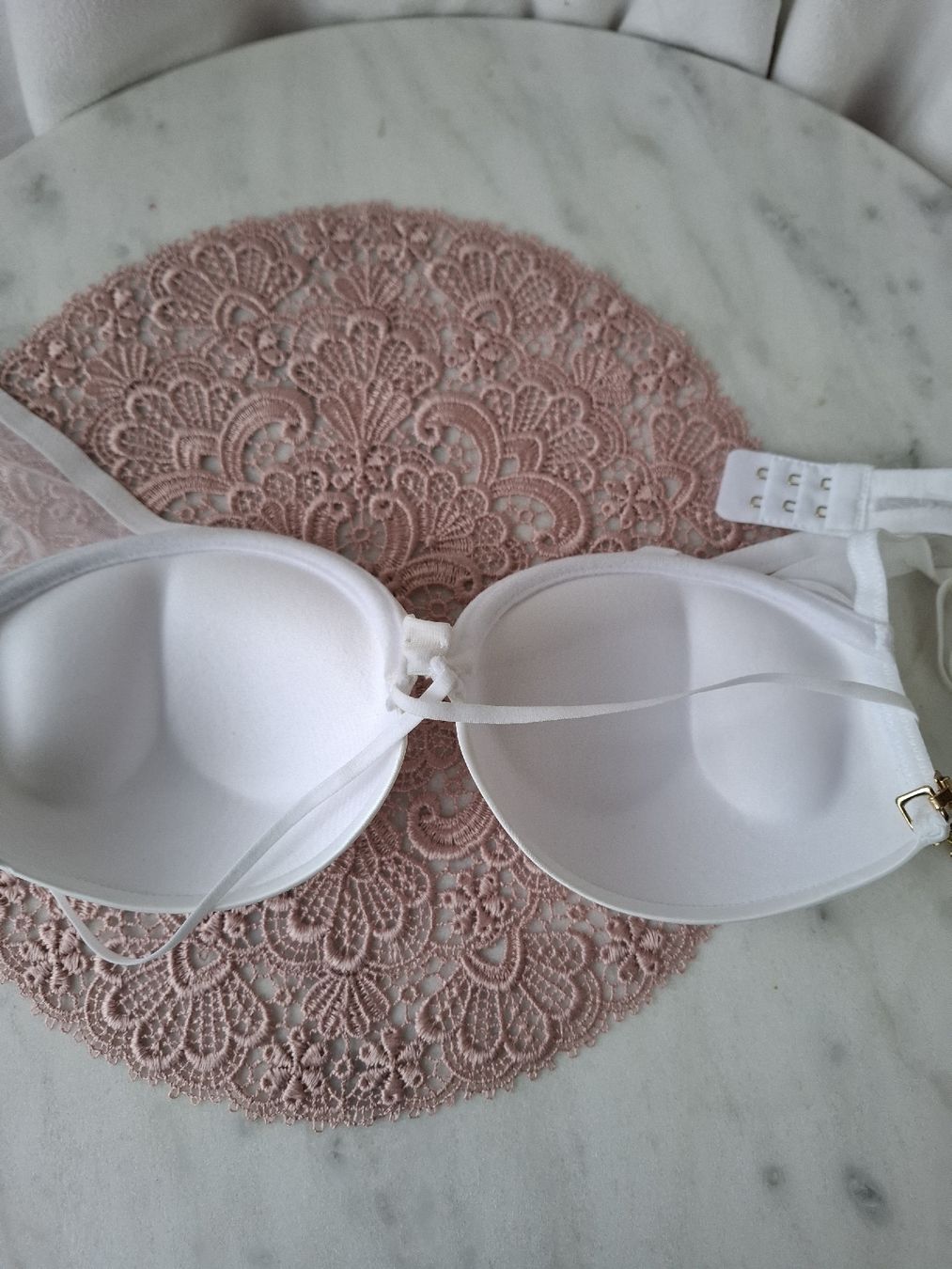 Altra biancheria intima: BH mit Goldkette, Grösse 70 B weiss – Nuovo (secondo la descrizione) da Zuchwil venduto da bvj_5t82 4