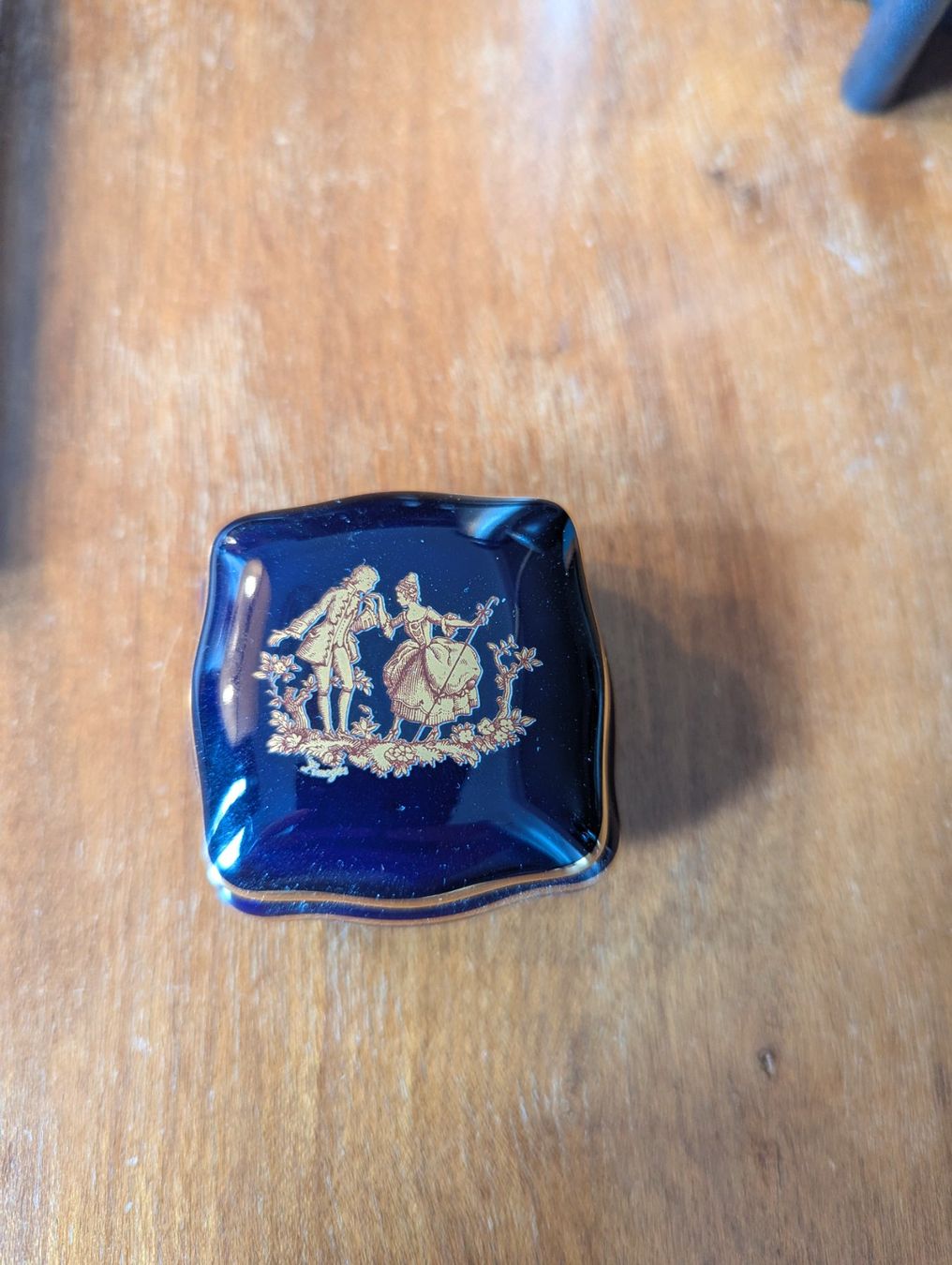 Barattoli: Alte blaue Limoges-Dose – Usato da Zürich venduto da luc_6kzk