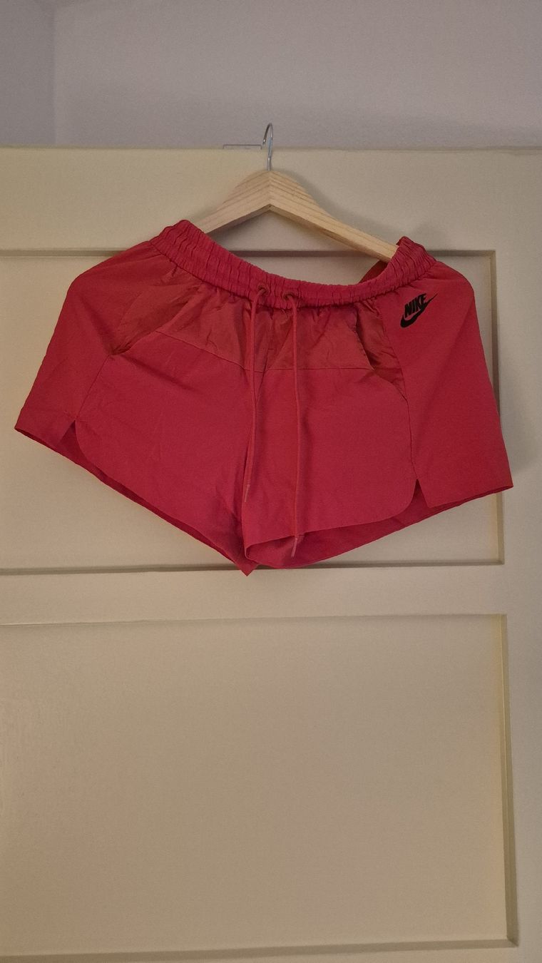 Nike Pantaloni: Nike Turnhose/ Shorts – Nuovo (secondo la descrizione) da Zürich venduto da Knauelrockerin