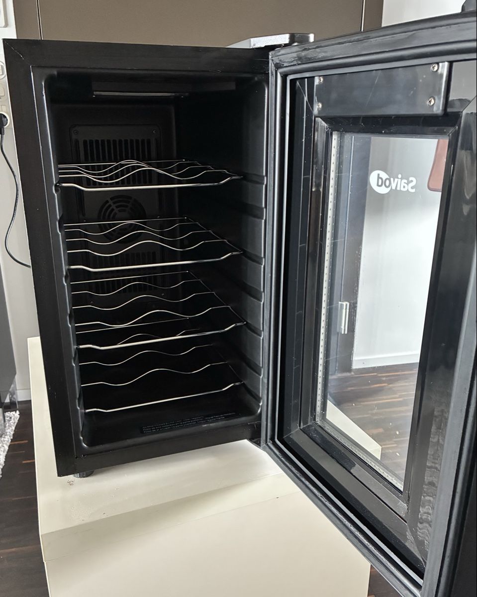 Frigoriferi: Wine fridge for 8 bottles – Usato da Basel venduto da jul_n9sg 1